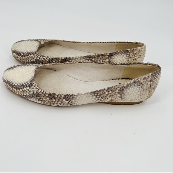 STUART Weitzman snake print rounded toe flats size 9 - Picture 3 of 8